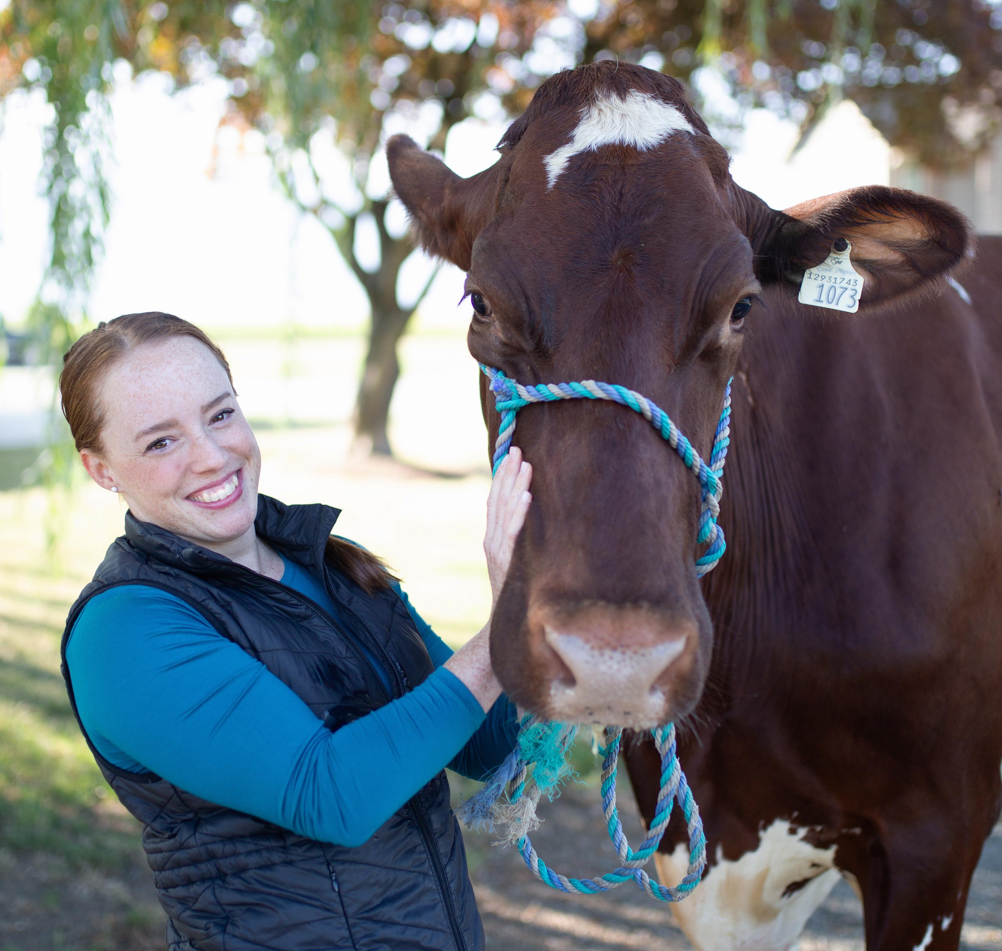 Alumni with cow