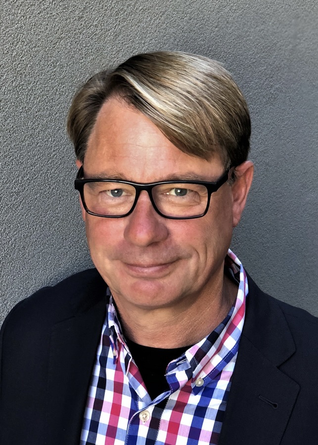  Frank studied at the European Business School in London, and specialized in Finance. 